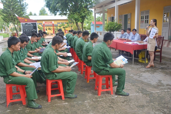  “QUÀ SINH KẾ” CHO CHIẾN SĨ XUẤT NGŨ

